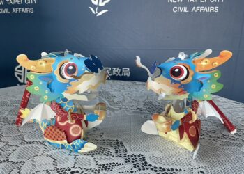 新北「鴻運龍」小提燈熱潮持續 民政局加碼發送特別版燈籠