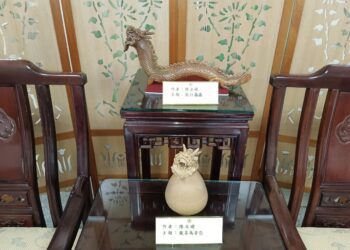 影音／甲辰龍行龘龘　彰化榮家舉辦陳永礎陶藝、吳宗保甲骨文書法雙聯展