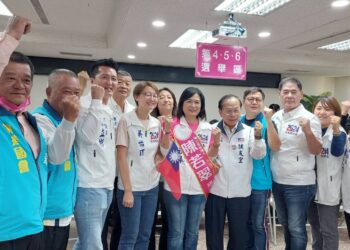 藍營高雄市立委共同完成登記   陳若翠展現高昂鬥志衝國會  