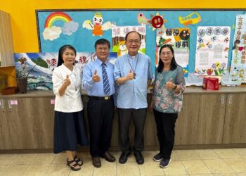 文興高中54周年校慶仁愛園遊會　家長會長蘇炫嘉捐款敲響第一響愛心鑼