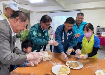 祖孫共做特色米食　冬山鄉長者秀絕活、憶人生