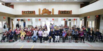 嘉義市送暖致贈春節慰問金　陪伴社福機構過好年