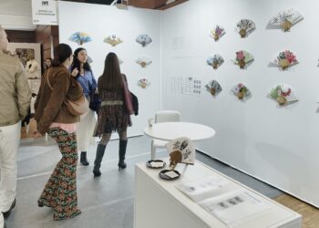 嵩嶋畫廊「盡扇盡美」羅浮宮登場 水墨京扇妝點巴黎