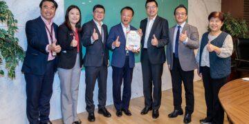 台積電助嘉義縣11所學校災後復原　翁章梁頒感謝狀