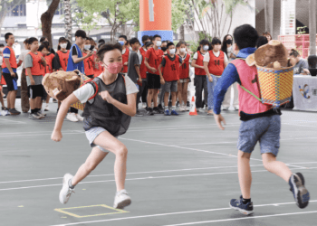 畢業生大挑戰 900名學子共襄盛舉扛山豬跑活動