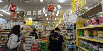 塑膠袋傳缺貨　嘉義縣府聯手檢調查訪賣場穩定物價