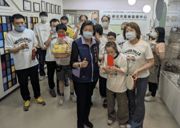 新北端午送暖!李美珍慰訪五大社福機構 代表市長致贈加菜金及蘋果