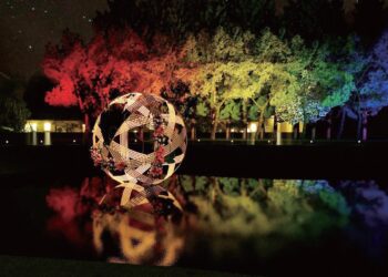 嘉市中秋美如畫　「光織影舞展」打造幻境光影桃花源