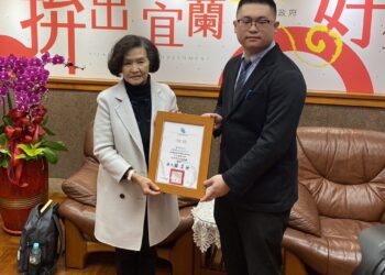 蕭宇辰獲2023年iENA德國紐倫堡國際發明展金牌　縣長接見表揚