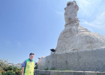 林默娘公園雕像喜鵲築巢好兆頭