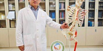 年長者骨鬆要治 牙齒也要顧 配合醫師正確用藥指引 避免隱藏風險