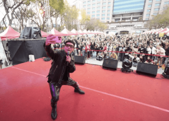 3,000移工狂歡!2025台越同樂會 範長熱唱掀板橋車站高潮