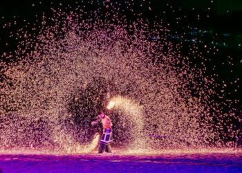 「北海潮與火」結合消防衣品牌 透過火舞表演展現永續精神