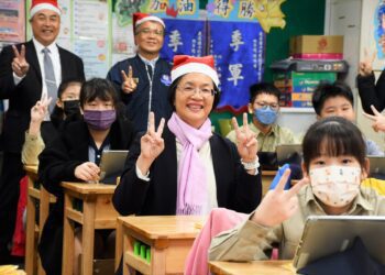 彰化「補助小學生課桌椅更新計畫」　二年內汰換179校6萬套老舊課桌椅