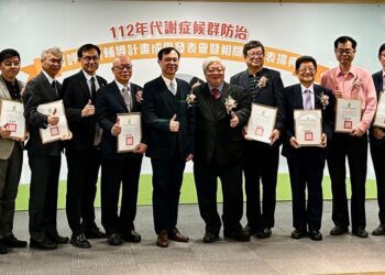 賀!南投縣優秀醫師 榮獲全國西醫診所「醫師蓋𠢕教」