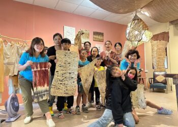 慈恩竑文化藝術基金會推樹皮布創作　強化家扶親子關係