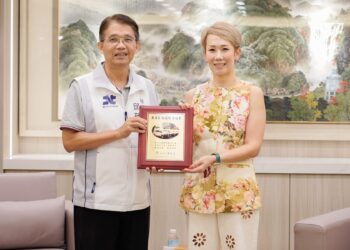 傳承父母教誨吳瑤華三度捐贈復康巴士　協助新北身障者安心就醫
