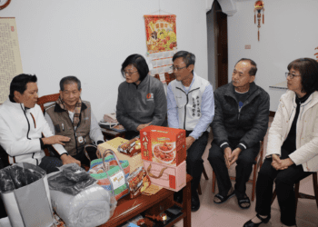 寒流來襲 新北啟動避寒機制 朱惕之帶隊關懷土城獨居長輩