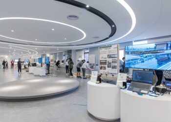 義守大學舉辦「新征程新鮮人說明會」　全方位AI課程吸引學生及家長高度關注