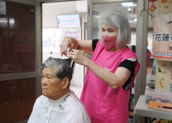 義剪整理門面 花蓮市啦啦爸志工善行大受好評