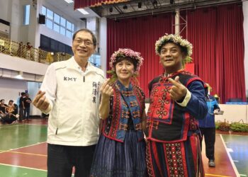獅子鄉運動會結合小米收穫祭　蘇清泉冒雨挺原鄉倡福利政策
