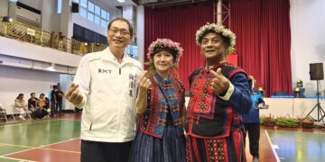 獅子鄉運動會結合小米收穫祭　蘇清泉冒雨挺原鄉倡福利政策
