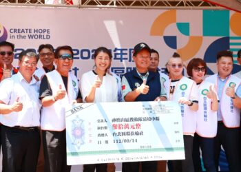 扶輪社頒贈仁愛鄉學童獎助金 許淑華感謝捐助