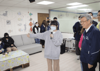 陳建仁慰問大同育幼院 勉勵院童做個點亮燭光的人