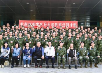 張善政勉勵役男　 承諾協助融入社會