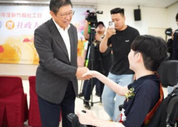 竹縣府表揚績優社工 楊文科:做你們的後盾