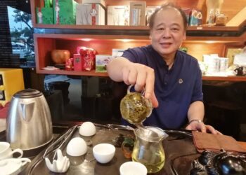 白內障手術只需半小時 茶行老闆熟男變型男