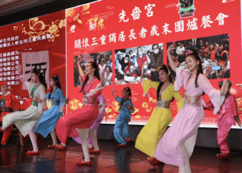 三重先嗇宮為獨居長者辦圍爐贈紅包 朱惕之代表侯友宜感謝李乾龍22年善行