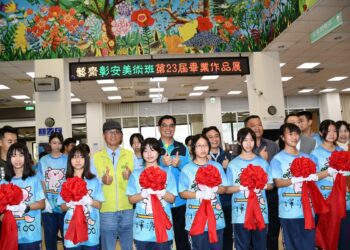 影音/彰安國中畢業展「藝齋」　透過畫筆展現人文情懷與藝術巧思