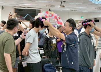 2025中山成年禮溫馨登場 走過智慧門，迎向新旅程