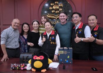 空中英語教室團隊為花蓮加油打氣 徐榛蔚感謝彭蒙惠老師為台灣奉獻