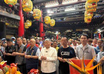 大甲媽回鑾啟程　新港萬人恭送場面盛大