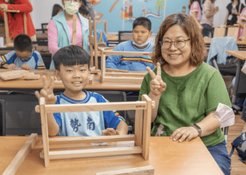 張善政率先示範 南勢國小成為「愛WOOD永續行動」起點