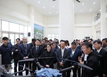 副總統再訪亞創中心無人機國家隊　力求百分百非紅供應鏈