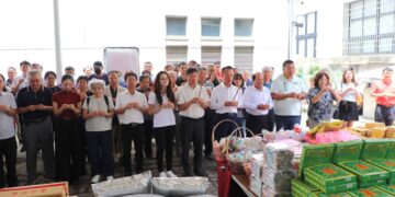農曆七月感恩祈福　嘉義「最幸福獸魂碑」備罐頭、玩具祭祀