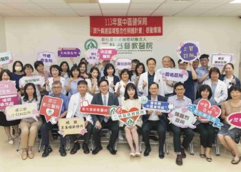 影音／支援偏鄉醫療車子跌落深稻田 　院長不改行醫初衷