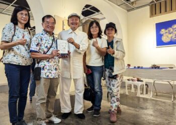 吳園公會堂展覽室展出「茶芳咂咂叫」-葉東泰台語詩歌茶具展