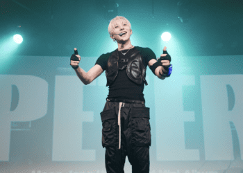 一連五首不斷電放閃帥氣 文鐘業「人肉馬達」翹臀舞出POWER太性感