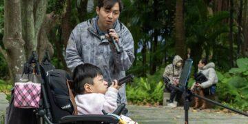 唱出生命最強音！「玻璃娃娃」小雪松菸開唱4小時 圓夢街頭獲萬元賞金肯定