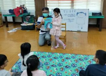 大手牽小手　每月雙周六羅東兒童美語圖書館歡迎0到6歲親子共讀