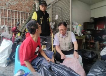 凱米颱風過後台南志工協助災民重建家園風雨見真情