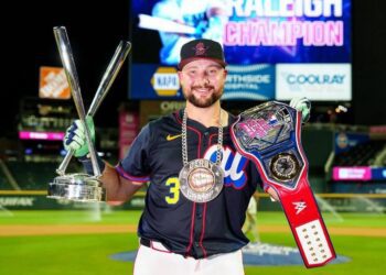 影/《MLB》勞雷連兩場炸裂！本季首位50轟打者 破紀錄成為史上最強捕手砲！