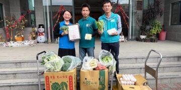 嘉義青創公司回饋社會　「青穎蔬果」送菜傳愛