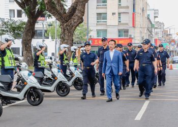 嘉義縣警用車輛汰舊換新　翁章梁主持校閱儀式