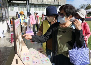 宣導保健資訊 趣味闖關、摸彩活動吸引民眾參與