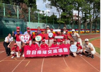 早稻田大學棒球隊來台交流　深入基層傳承球技與情誼